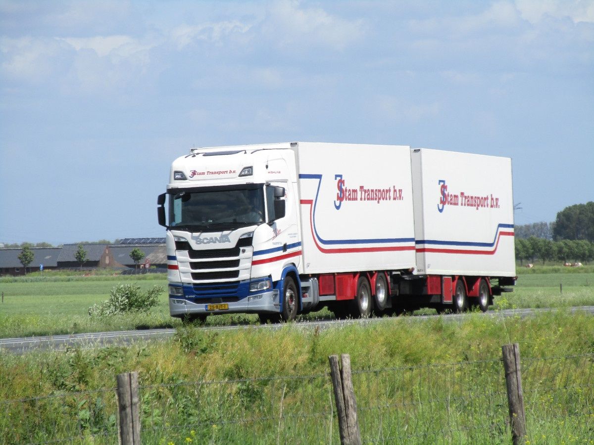 More variety this time, and I found a much better truck spotting spot than in last week’s edition. So here we go with a 2017 Scania S450 6×2 truck (tag [&hellip;]