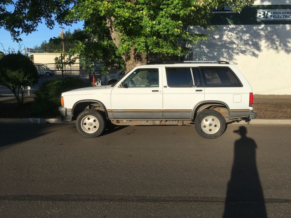 Except for the small wheels, this is almost a perfect counterpoint to the full size, two-door 2WD and possibly slightly lowered Blazer we saw this morning. It’s a smaller S10- [&hellip;]