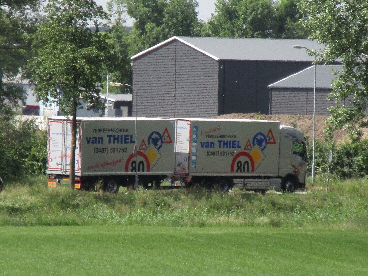 This is the most common big rig set-up as used by our driving schools: a 4×2 box truck with a tall sleeper cab, towing a close-coupled tandem axle trailer. If [&hellip;]