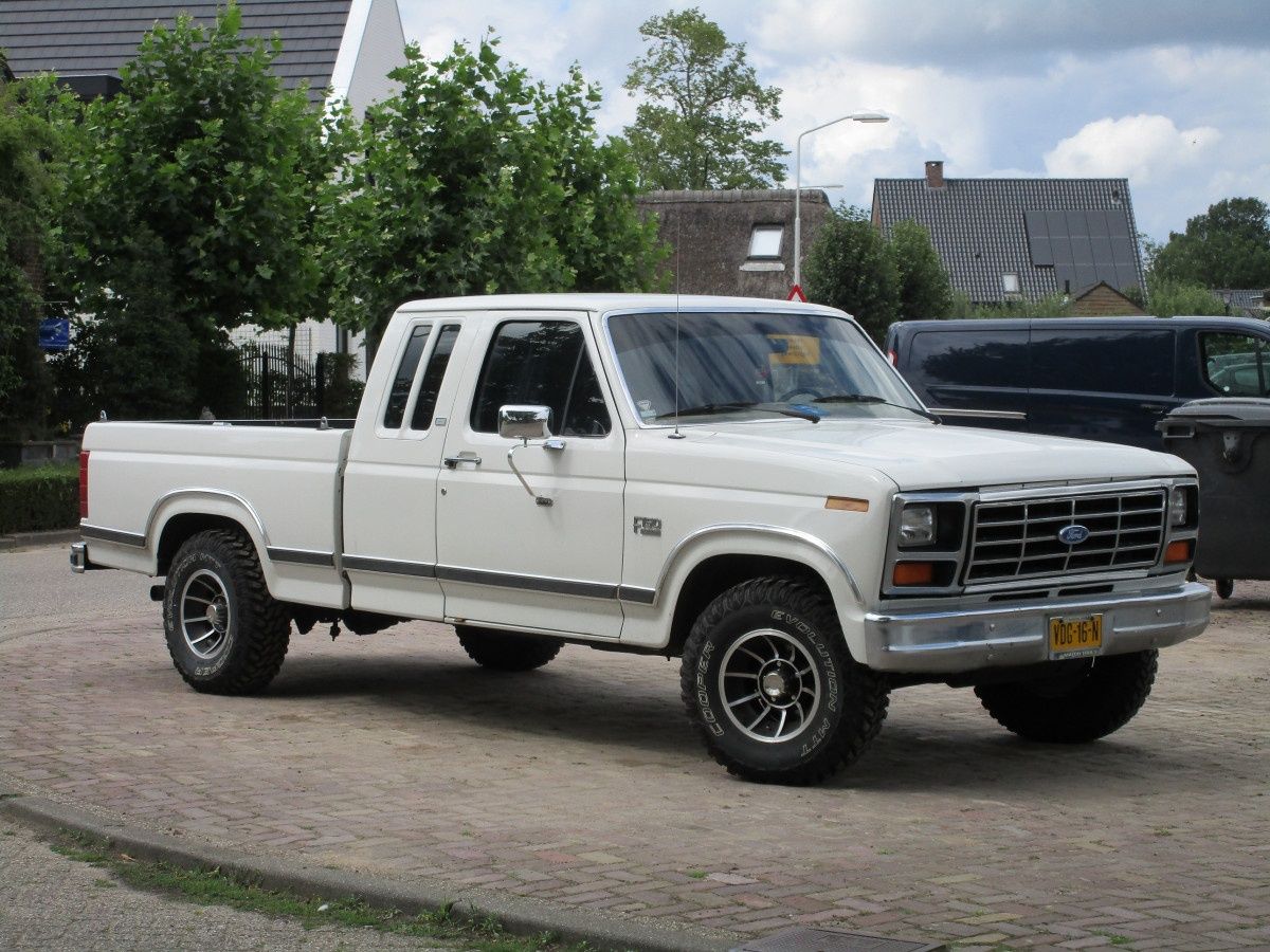 For the past month or so, I’ve frequently noticed this SuperClean classic workhorse, parked just a few hundred meters yards from my place. Always nearby the same location, where they’ve [&hellip;]