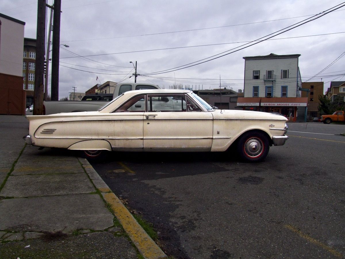 This shot by Don Kincl (or was it Curtis Perry?) really shows the Comet’s long tail, thanks to the new semi-fastback roof that came out in 1963.5. The Comet was [&hellip;]