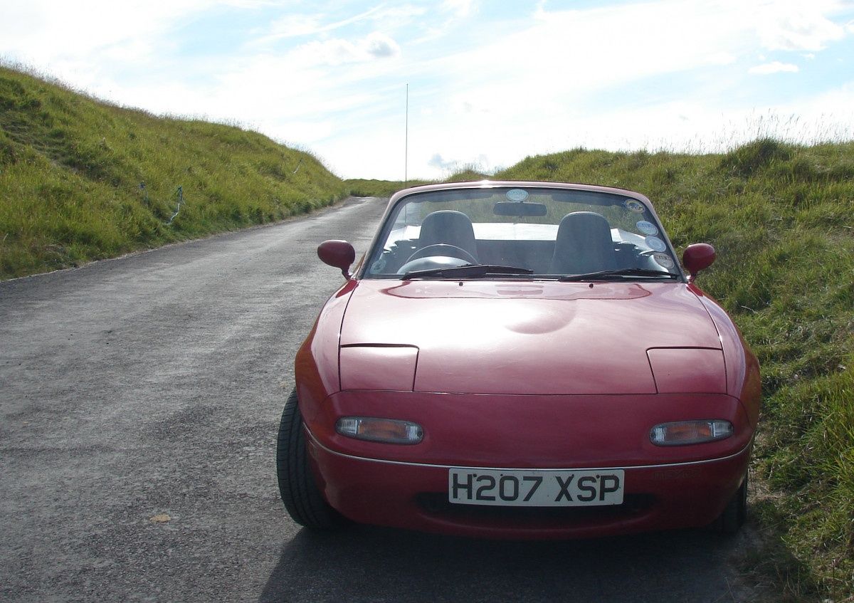 A couple of Sundays ago I was in the right place at the right time. The sun was out, the temperature was up and the MX-5 was outside, flicking its [&hellip;]