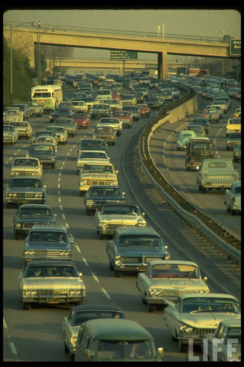 Vintage Photo: LA Freeway Ca. 1968 – No Less Than Three VW Buses a LA