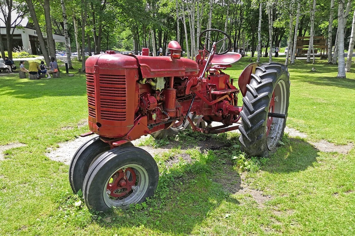 Yes, tractors! Not the kind of vehicle one commonly finds in Tokyo, of course. But up in Hokkaido – even in towns, sometimes – those things are everywhere. This post [&hellip;]