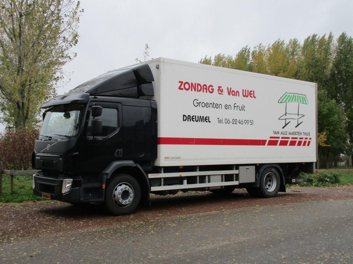There’s not even the tiniest factory or aftermarket frivolity on this whole vehicle. Just a plain, no-nonsense 4×2 straight truck, yet it’s telling you exactly what its main job is: [&hellip;]