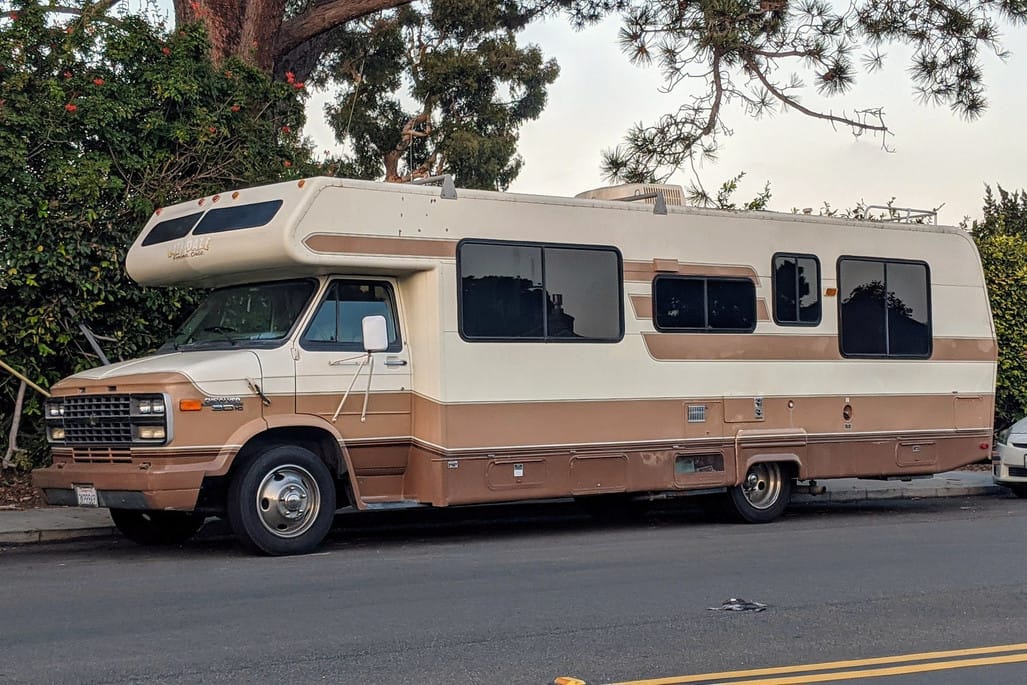 Looking at this Lazy Daze Class C RV posted by So Cal Metro, it suddenly occurred to me: why didn’t all the full size vans have full tilt front ends, [&hellip;]