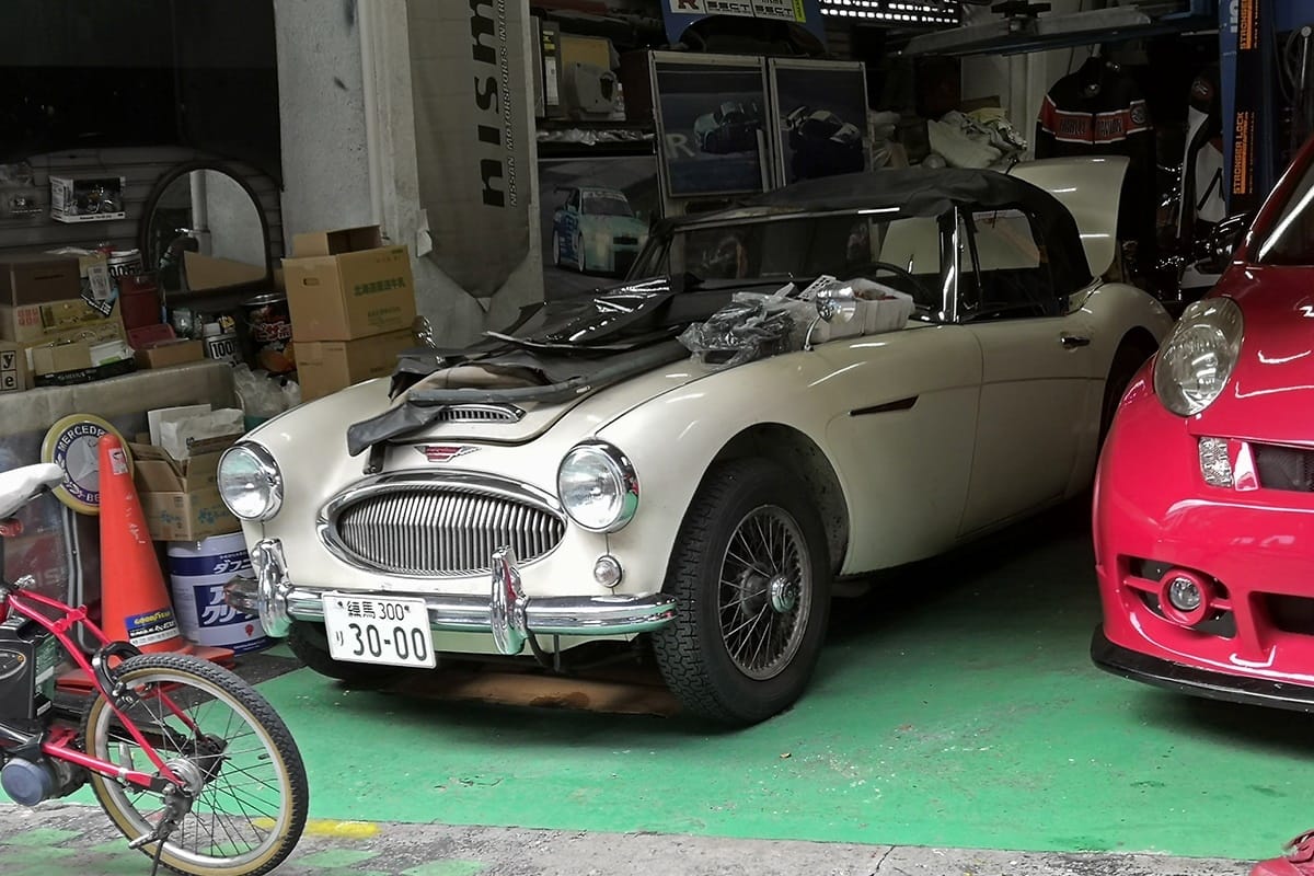 There were a considerable number of fine foreign cars about in Tokyo this month. Let’s kick it off with the British stuff, because why not, starting with this delectable Austin-Healey [&hellip;]