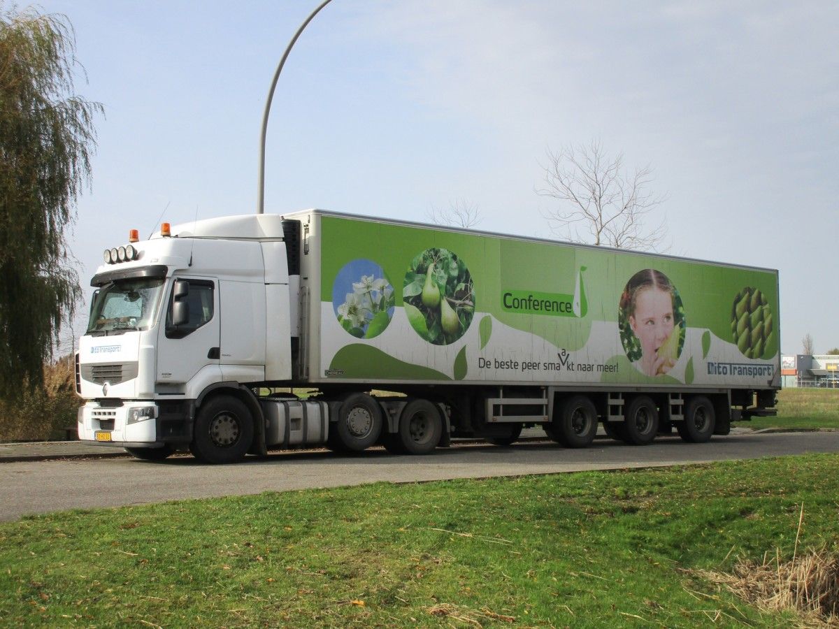 An attention-grabbing field worker, thanks to the distinctive semi-trailer. The tractor is as bland as they come. I’d say this combination is mainly used to collect fruit from the growers [&hellip;]