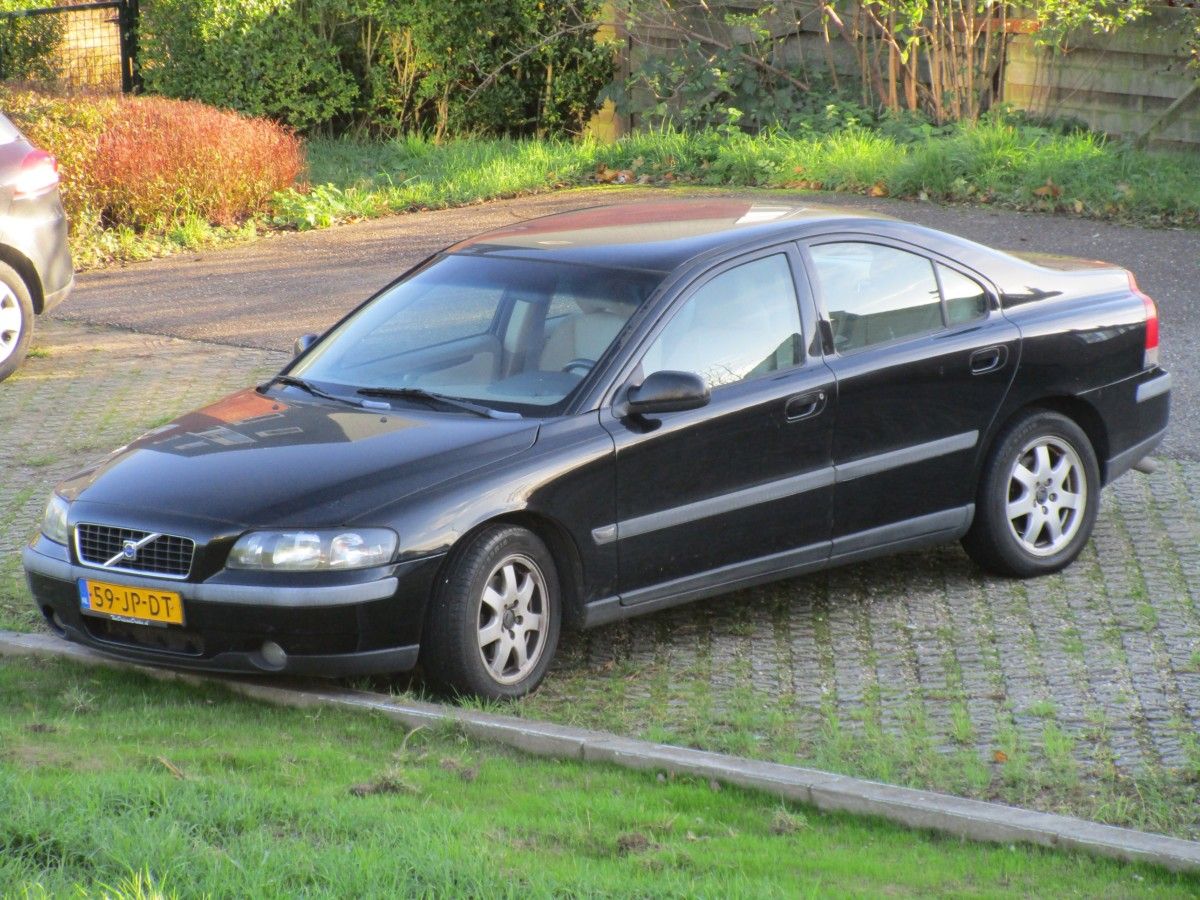 CC Global: 1994 To 2018 Ordinary Rides - Nothing To See Here Folks, Just Move Along! 15 2002 Volvo S60 2.4