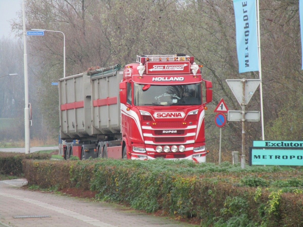 For transporting two large, open top containers, a combination of a heavy truck and a full trailer is the way to go. A full trailer can stand on its wheels [&hellip;]