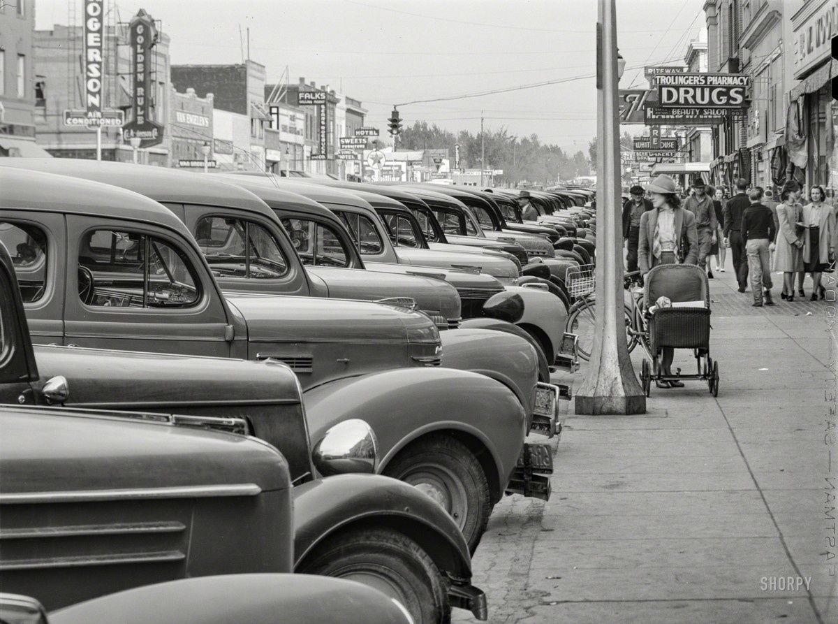 Vintage Photograph: When Cars Were All The Same Height – And Shape Main Street, Twin Falls, Idaho, 1941, and all the cars are the same height. And shape. Here’s the view from the other direction; lots more of the same: