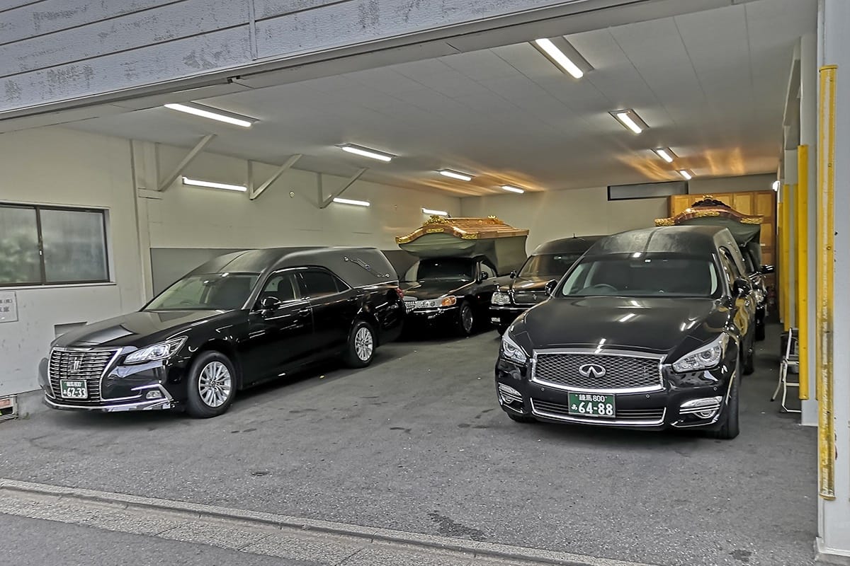 I stumbled upon this garage full of stiffmobiles recently and though I’d share. A great smorgasbord of transportation options are offered for even the most discriminating of cadavers in this [&hellip;]