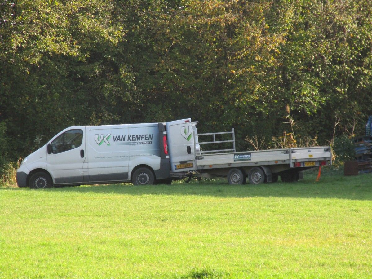 CC Global: Light Commercial Vehicles - Vans, Trucks, Tractors And (Semi-) Trailers 2 2013 Renault Trafic - 1
