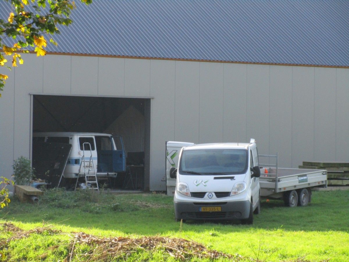 CC Global: Light Commercial Vehicles - Vans, Trucks, Tractors And (Semi-) Trailers 3 2013 Renault Trafic - 2