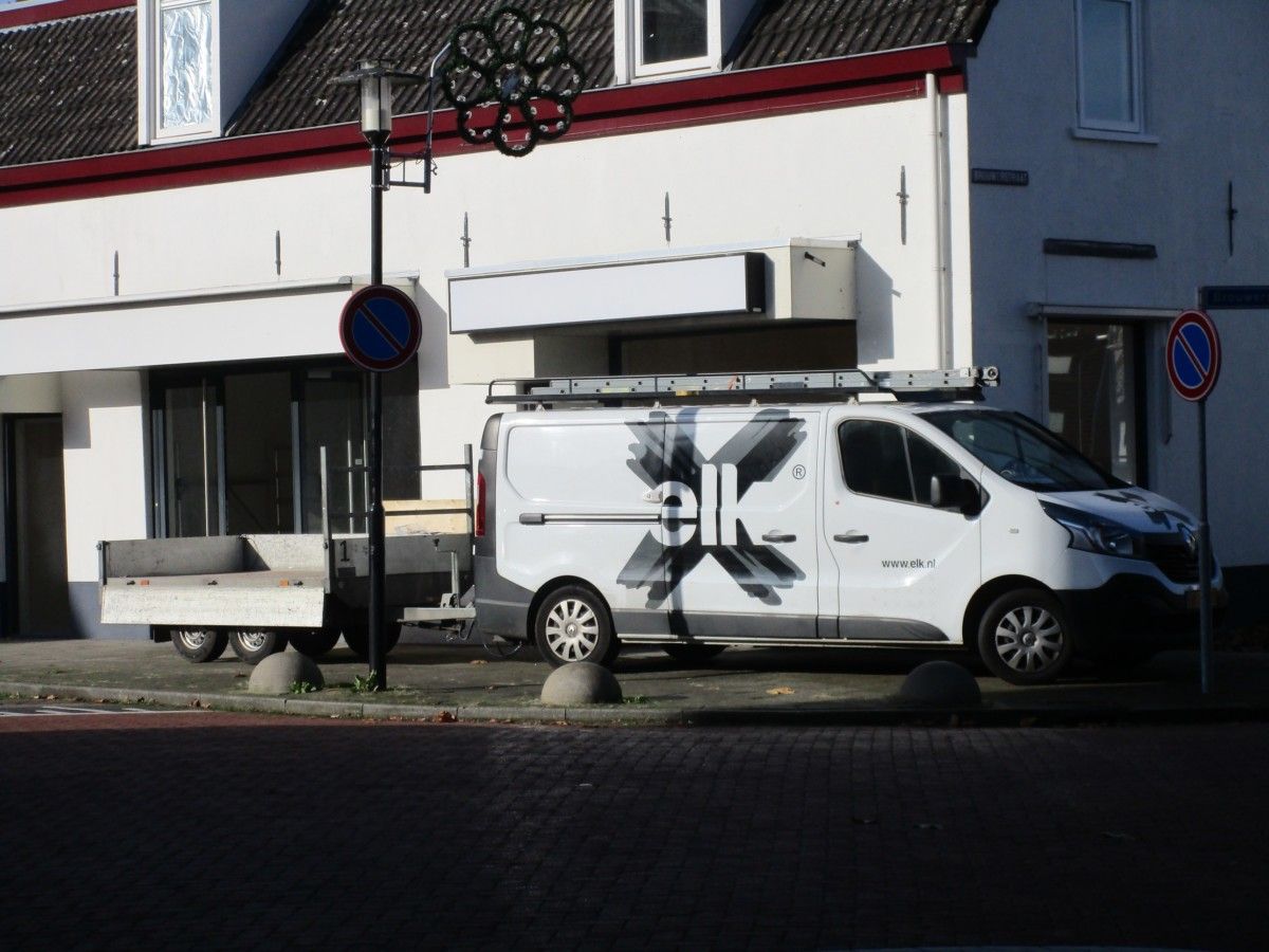 CC Global: Light Commercial Vehicles - Vans, Trucks, Tractors And (Semi-) Trailers 10 2016 Renault Trafic