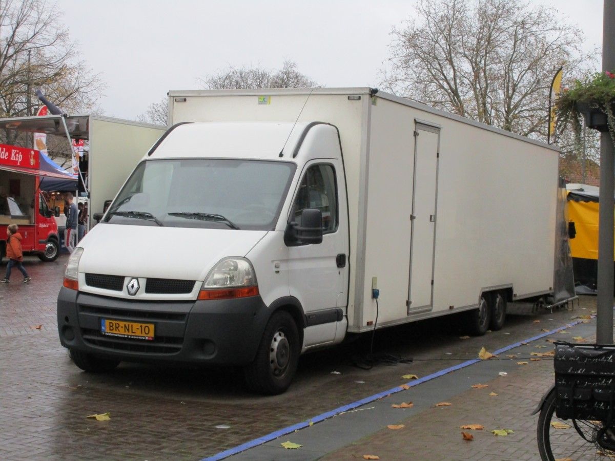 CC Global: Light Commercial Vehicles - Vans, Trucks, Tractors And (Semi-) Trailers 11 2005 Renault Master-Coxx - 1