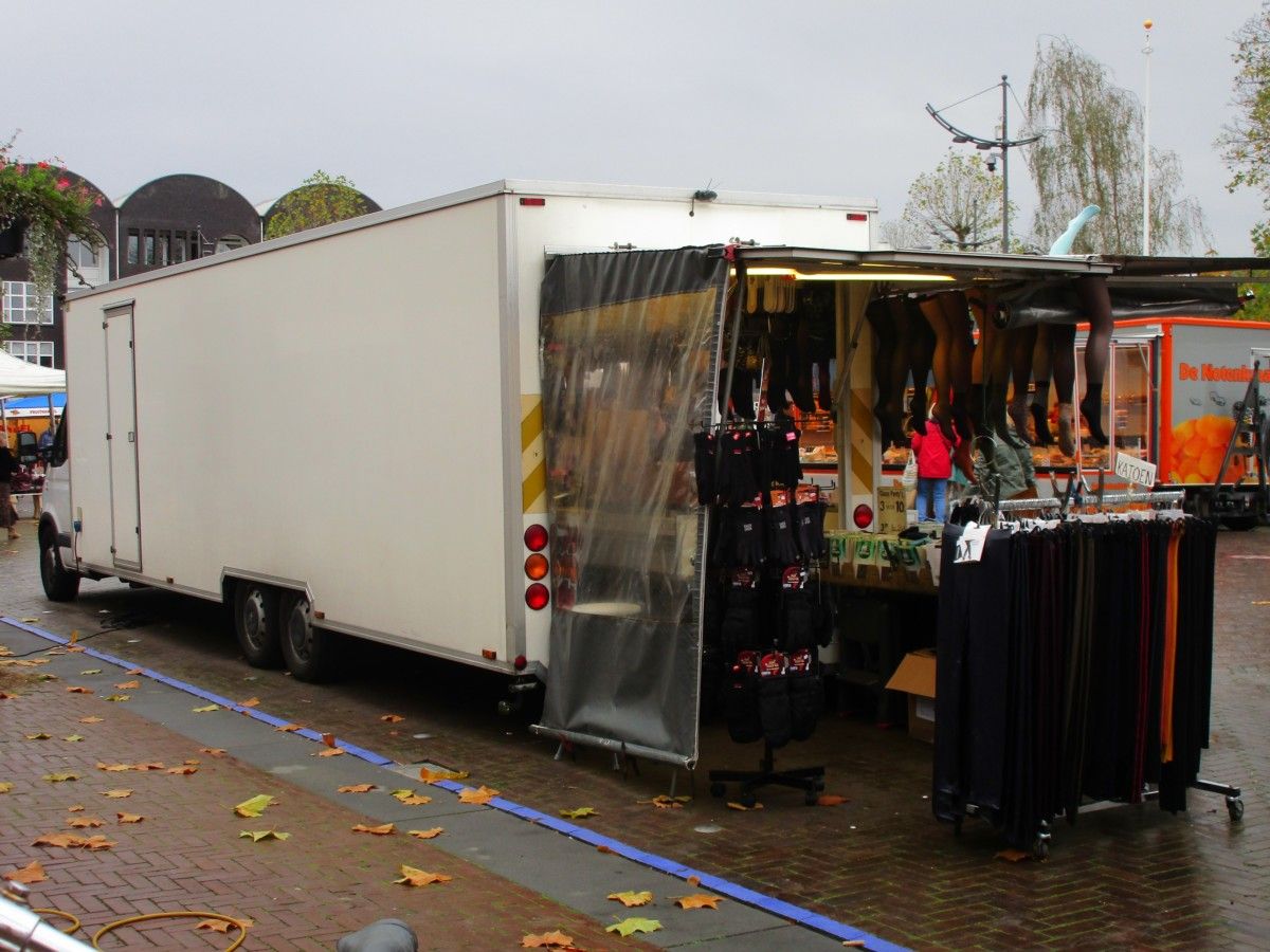 CC Global: Light Commercial Vehicles - Vans, Trucks, Tractors And (Semi-) Trailers 12 2005 Renault Master-Coxx - 2