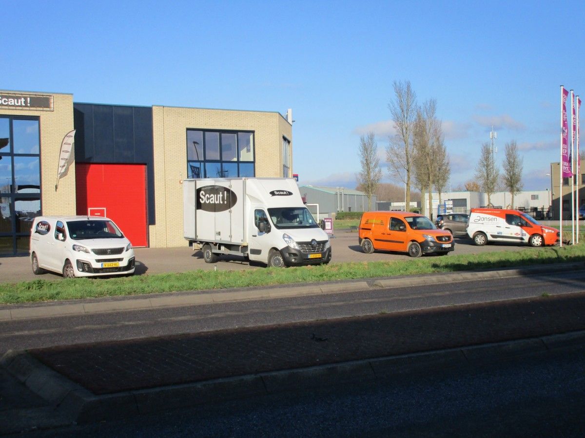 CC Global: Light Commercial Vehicles - Vans, Trucks, Tractors And (Semi-) Trailers 1 Light commercial vehicles