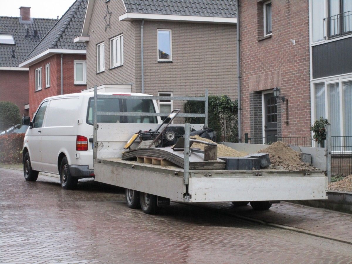 CC Global: Light Commercial Vehicles - Vans, Trucks, Tractors And (Semi-) Trailers 16 2006 Volkswagen Transporter T5