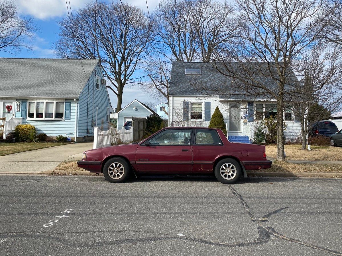 William Rubano has found and posted an increasingly rare sight: a Celebrity two door. It’s called “coupe”, but is of course a two-door sedan, in reality, as it has the [&hellip;]