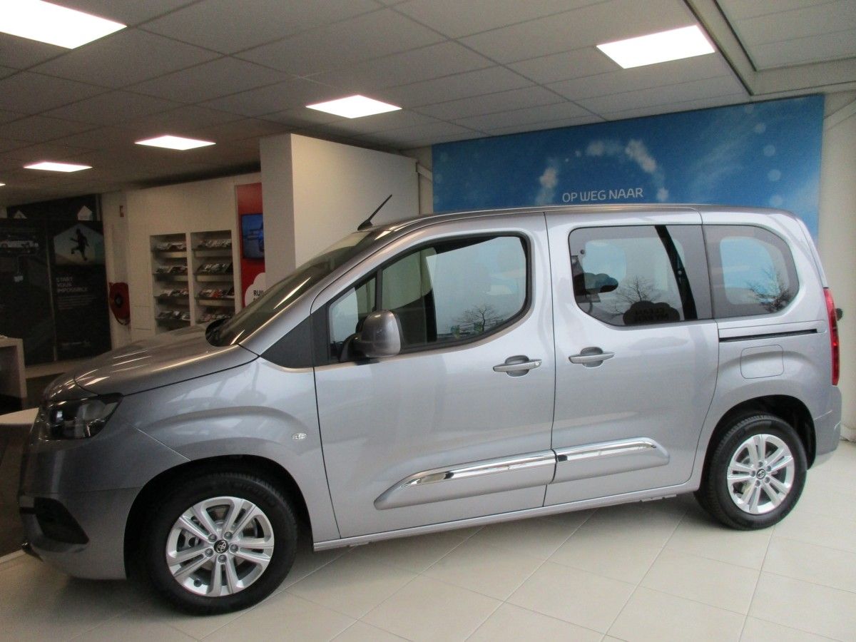 CC Global: Toyota ProAce City Verso 1.2 T Cool Comfort L1 - Walk-Thru Van 1 ProAce City Verso - 1