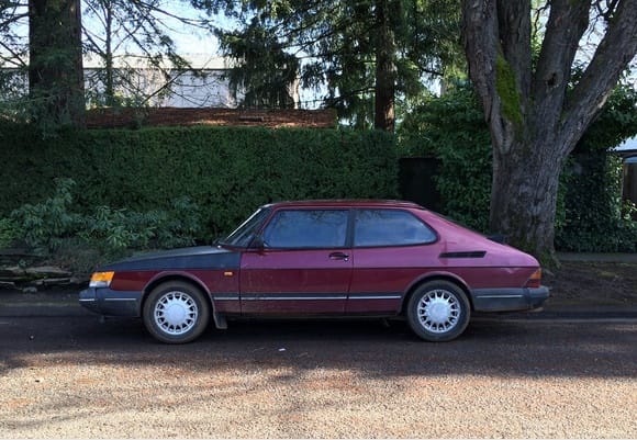 (first posted 2/3/2015)    This is nothing less than the quintessential Saab of the classic era; a car profoundly compelling to classic Saabistas, being in their eyes the last true [&hellip;]