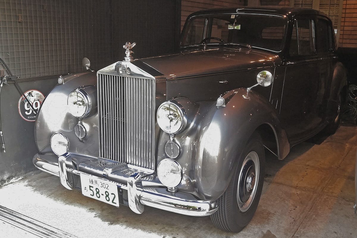 Remember the post I wrote about a Bristol 406? Well, this Silver Dawn was sitting next to it. Quite a sight, these were the first all-steel factory-bodied Rolls-Royces. I hope [&hellip;]