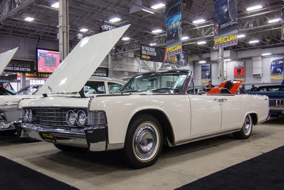 (first posted 6/10/2015)    How can we have Convertible Week without a four-door convertible Continental? Long, low, and lithe. Rival Cadillac may have been at the top of its styling game [&hellip;]