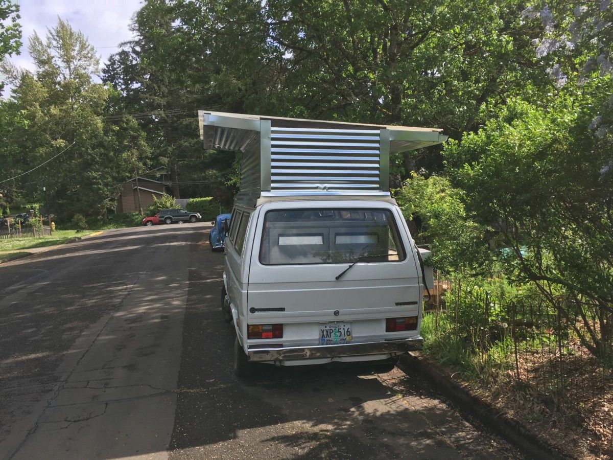 Curbside Outtake: VW Vanagon (T3) With Very Odd Rooftop Appurtenance I was walking the dog down Madison Street when I noticed this very strange sight. Has Frank Gehry gotten into designing vans?