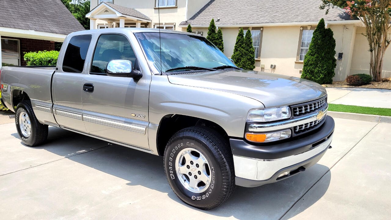 I stumbled upon this ad for a showroom condition 2001 Chevrolet Silverado 1500 extended cab the other day. Is this a future collectible, or an older used truck that happens [&hellip;]
