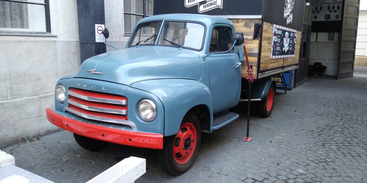 Roshake 77 found and posted a truck that is extremely familiar to me: an Opel Blitz, from the years 1952-1959. These were of course common in Austria during my formative [&hellip;]