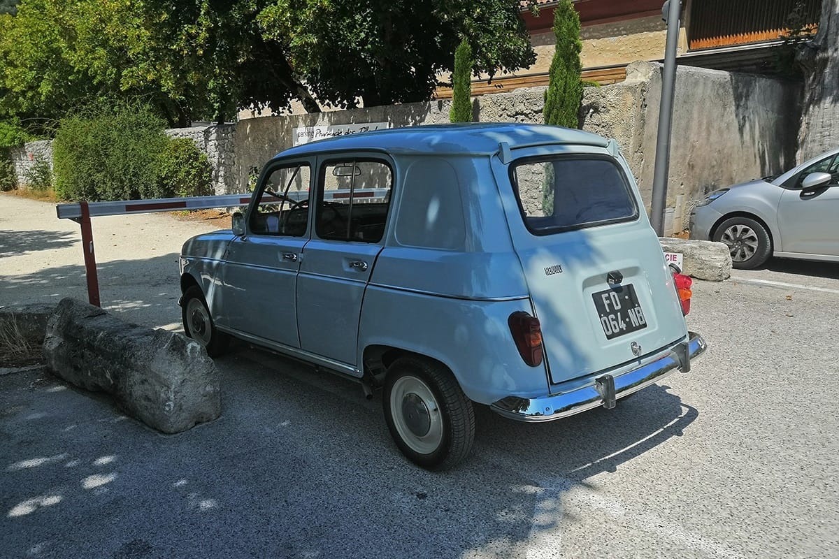 When I encountered this Renault last August in its home country, I could not help but admire it. The owner obviously spare no expense to make it look newer than [&hellip;]