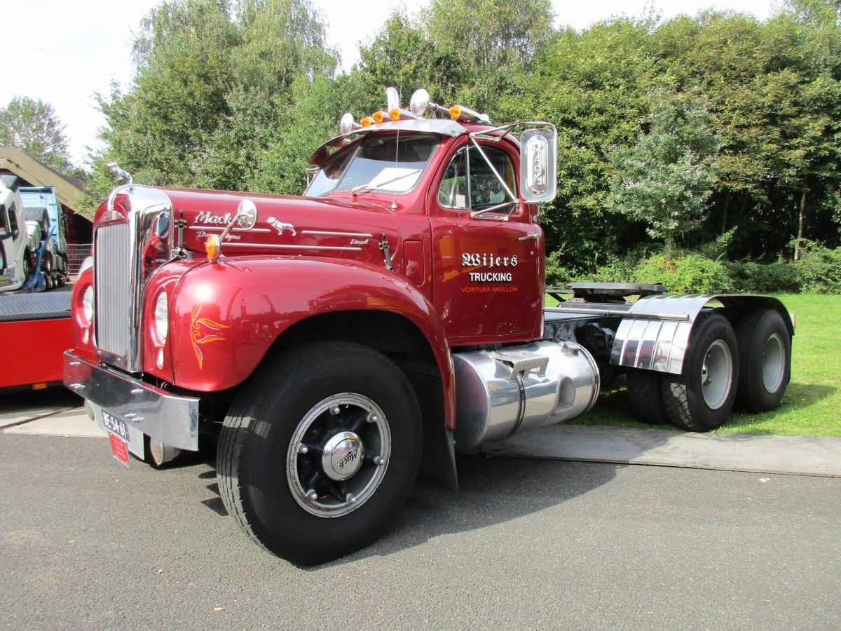 1964 Mack B61 - 2
