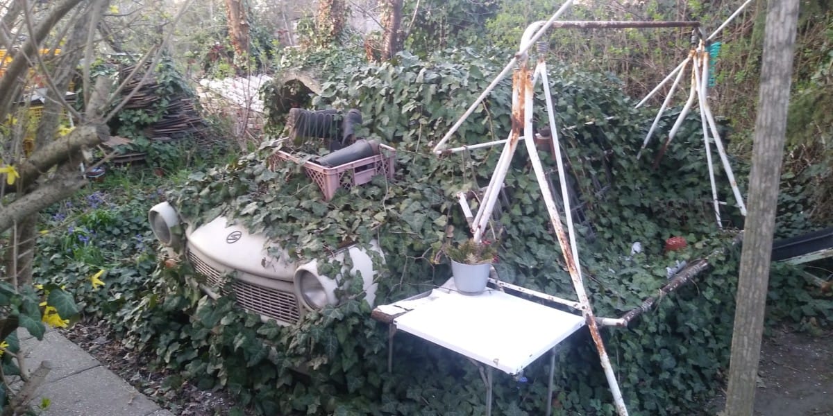 posted by Roshake 77 &nbsp; The Trabant’s duroplast body was made from natural recycled cotton fibers and phenol resins, ahead of its time in certain respects. But this is taking [&hellip;]