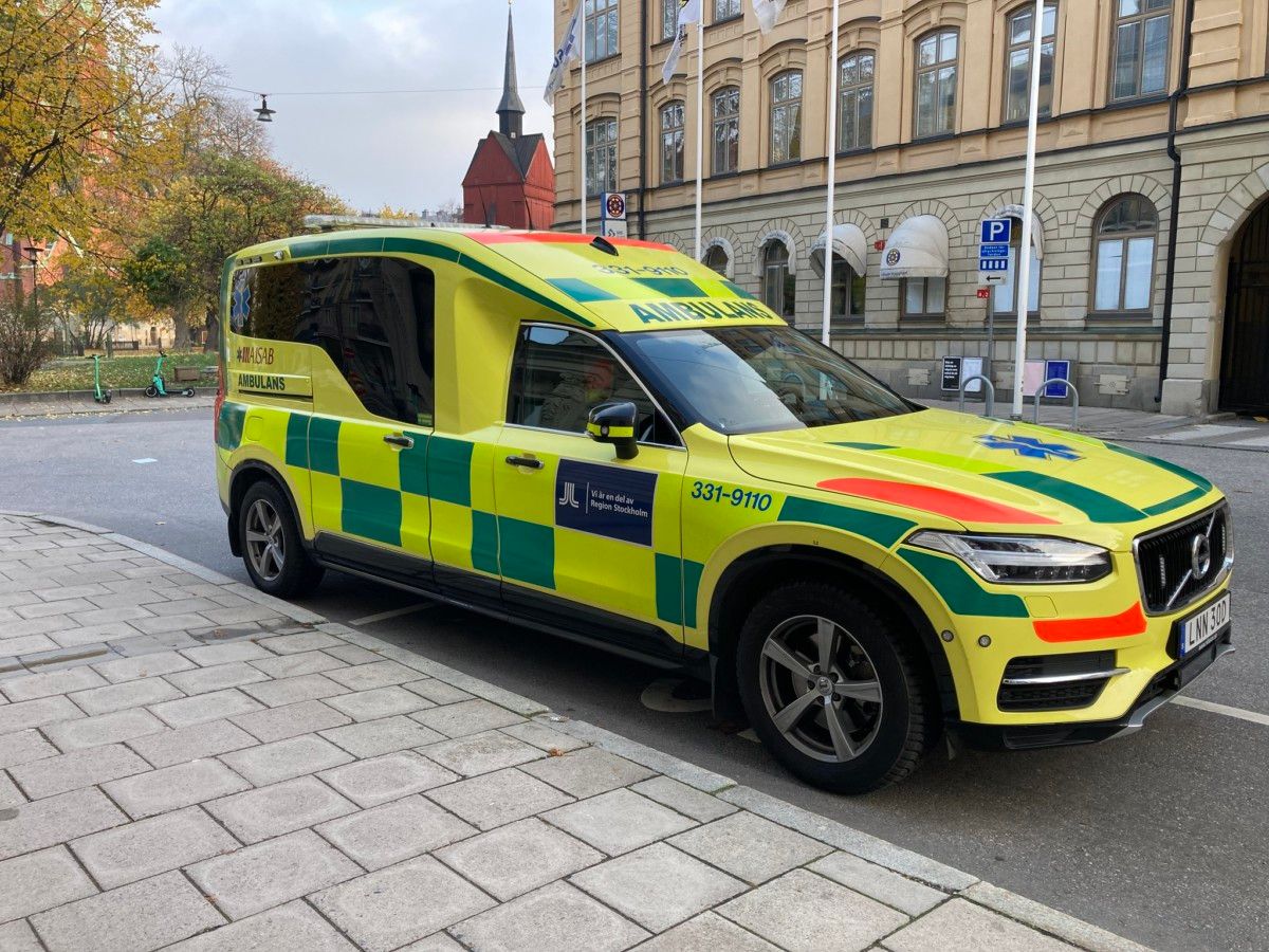 This is a bit of a surprise, seeing this Volvo-based ambulance, which Corey Behrens shot on the street in Stockholm, Sweden. I just assumed all European ambulance are van-based.  It’s [&hellip;]
