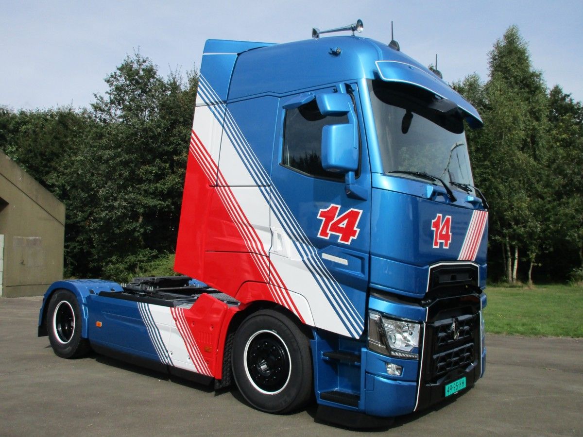 Number 14 is one of the nine special and identical Racing Edition demo tractors of the Dutch Renault Trucks organization. Fully optioned, naturally, and with the most powerful engine. The [&hellip;]