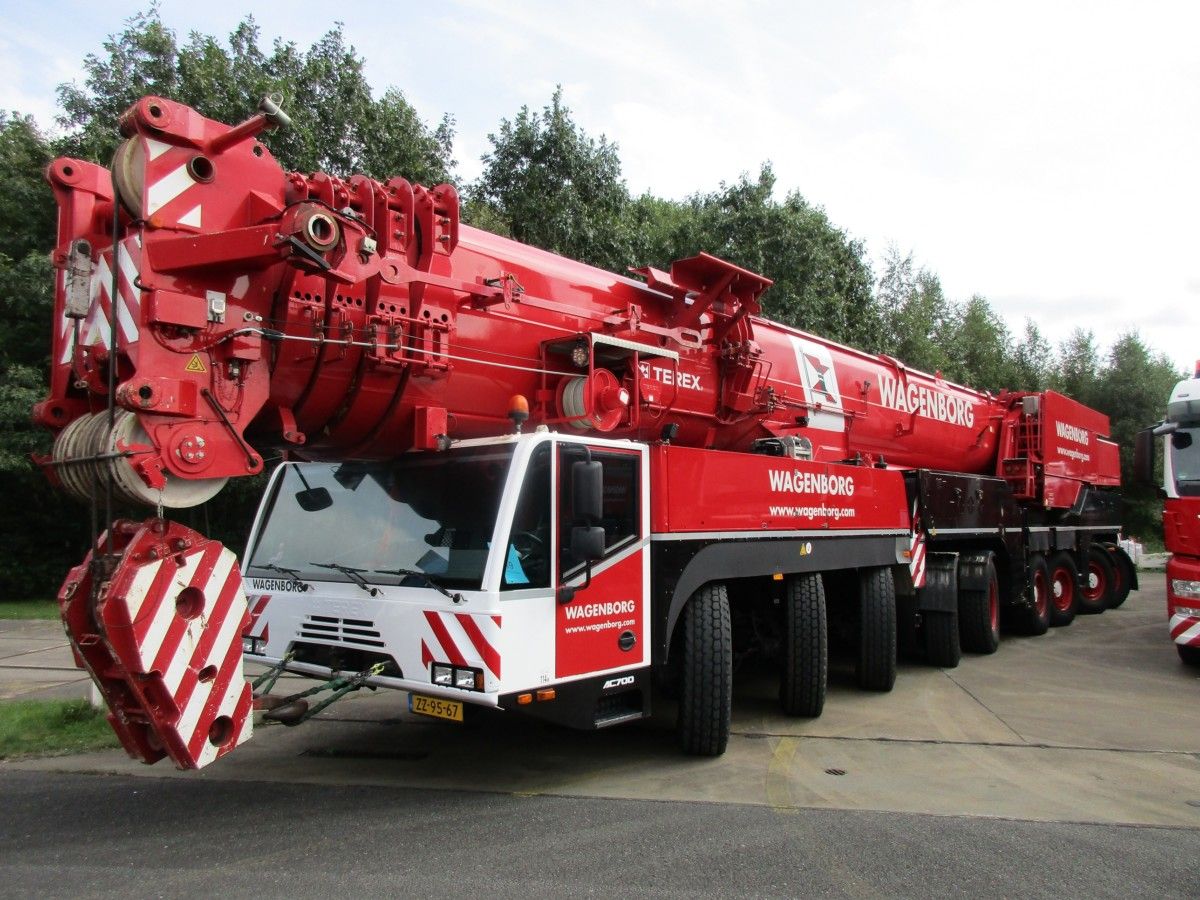 This 20.70 m (67’11”) long and 3.00 m (9’10”) wide colossus is the most impressive rigid rolling creature I’ve ever laid my eyes on. Its sheer weight of approximately 108 [&hellip;]