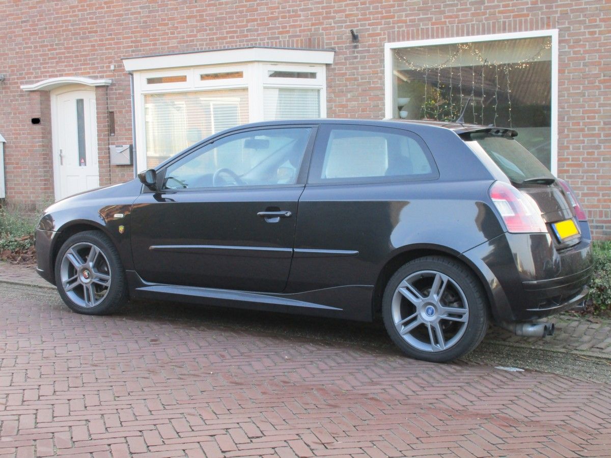 CC Outtake: 2004 Fiat Stilo 2.4 20v Abarth - Five-cylinder Warm Hatch 4 2004 Fiat Stilo 2.4 20v Abarth - 2