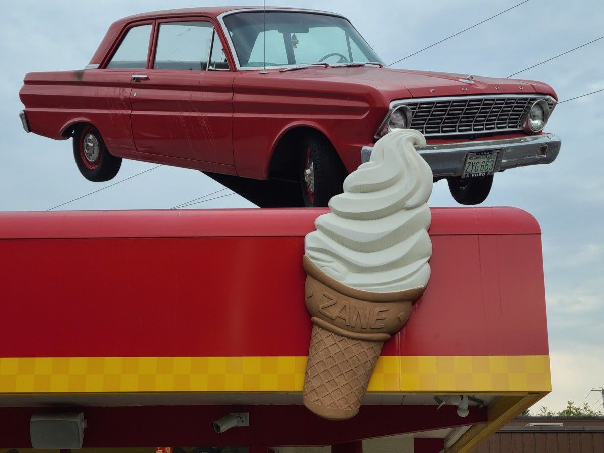 This Falcon has taken flight in Bellingham, WA, as documented by Mike Hayes. It’s an interesting choice for a retro-diner-burger joint, and one would more likely expect something more like [&hellip;]