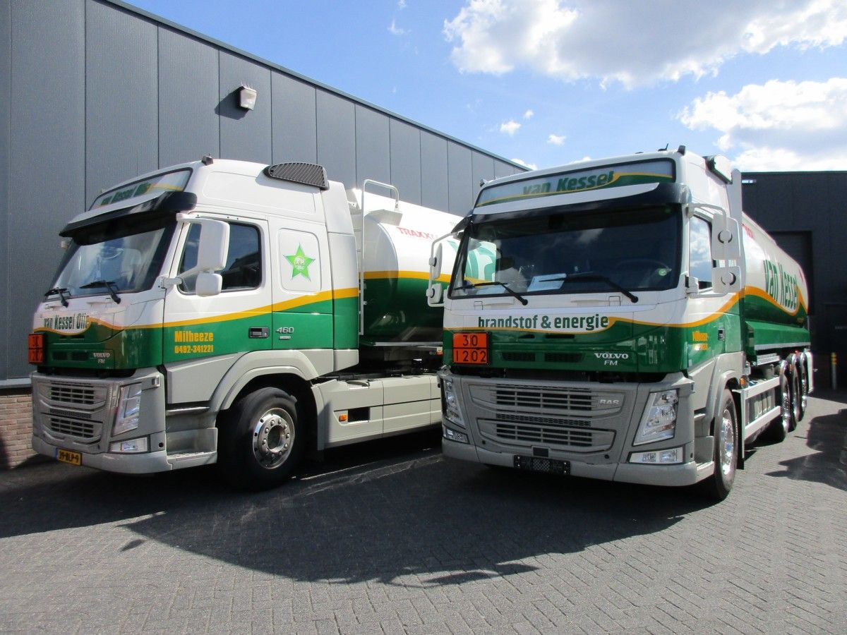 The truck show I visited the other day was held on the premises of a fuel, oil and lubricant supplier. Naturally, a good number of their own vehicles was also [&hellip;]