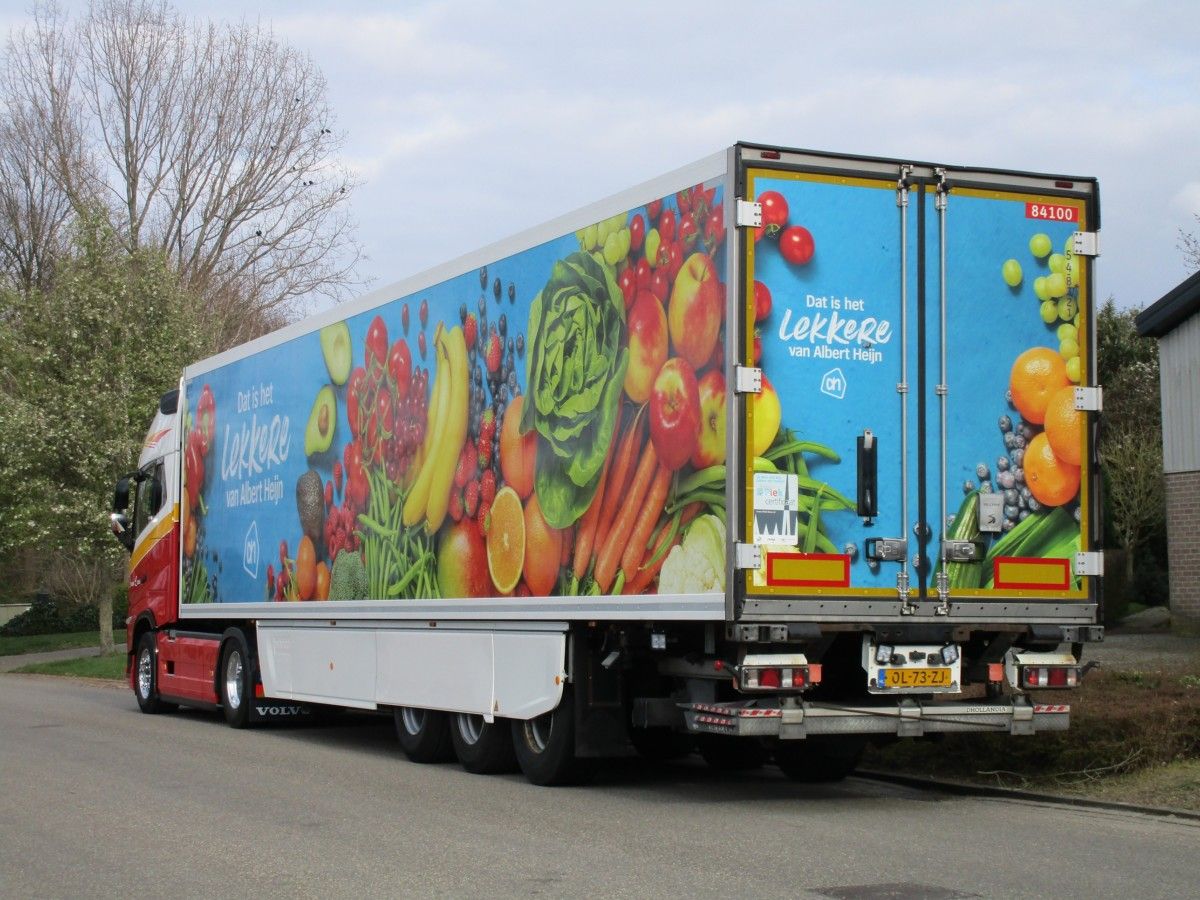 This striking combination was parked in a nearby industrial area – I just couldn’t miss it, when passing by. It’s owned by hauling company Simon Loos and is working for [&hellip;]