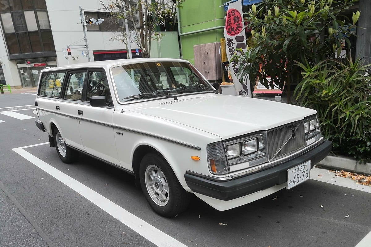There were a lot of imports of import in and around Tokyo in March / April 2022. So let’s kick things off gently with a square-eyed Volvo 240 wagon. These [&hellip;]