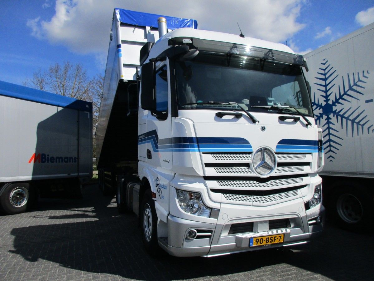CC Global: 2021 Mercedes-Benz Actros And 2022 Stas Agrostar - Grains Of Common Sense 2 Van der Heijden - Mercedes-Benz Actros 2142 - 2