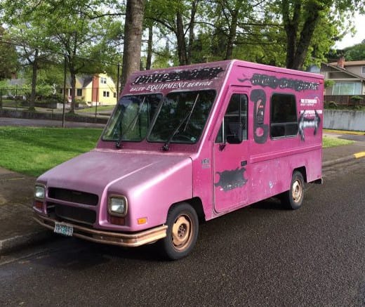 (first posted 5/11/2016)     How do you like the snoot on this little step van? It’s a bit out there, literally. Well, unlike most step vans, this one is front [&hellip;]