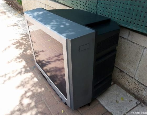 (first posted 5/21/2016)   Clearly, it’s not a car , but I mean, it is a classic and it’s laying on the curb- well, on the edge of the side walk [&hellip;]