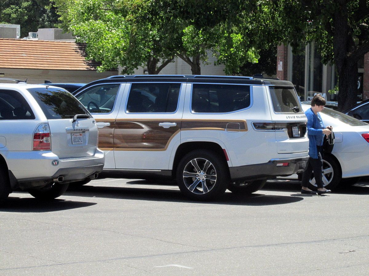 Cohort Pic(k) of the Day: 2022 Jeep Grand Wagoneer Series III – Woodn’t You Know… posted by tbm3fan