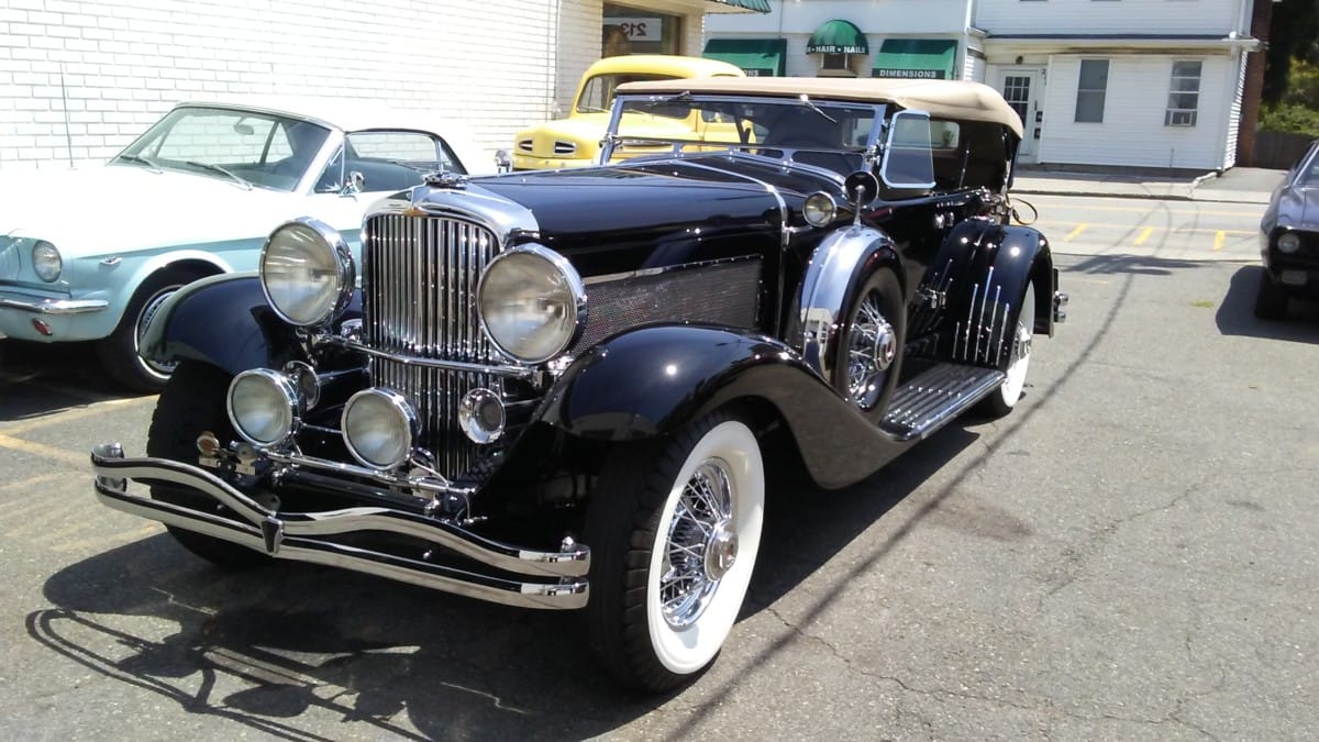 Curbside Classic: 1935 Duesenberg La Grande–Totally Unexpected What do you do when you see a Duesenberg parked at a local auto repair shop? You whip out your phone and take pictures for Curbside Classic!