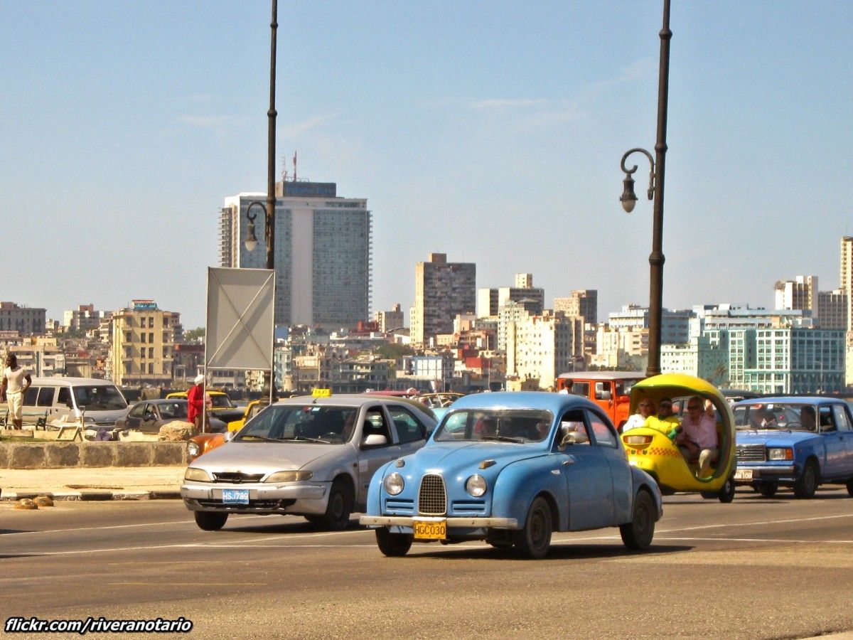RiveraNotario spotted a rare beast Cuba, in more ways than one. I’ve never seen images of a Saab in Cuba, but then it’s not that surprising that a few would [&hellip;]