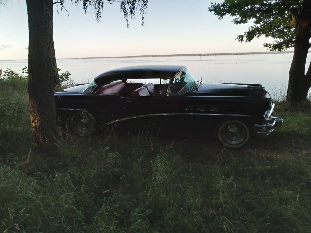 Stanislav Alexeyev posted this shot of a ’56 Buick Special Riviera (Buick’s term for its hardtop models) sitting at a riviera (coastline). Or is it a river bank? Whatever; it’s [&hellip;]