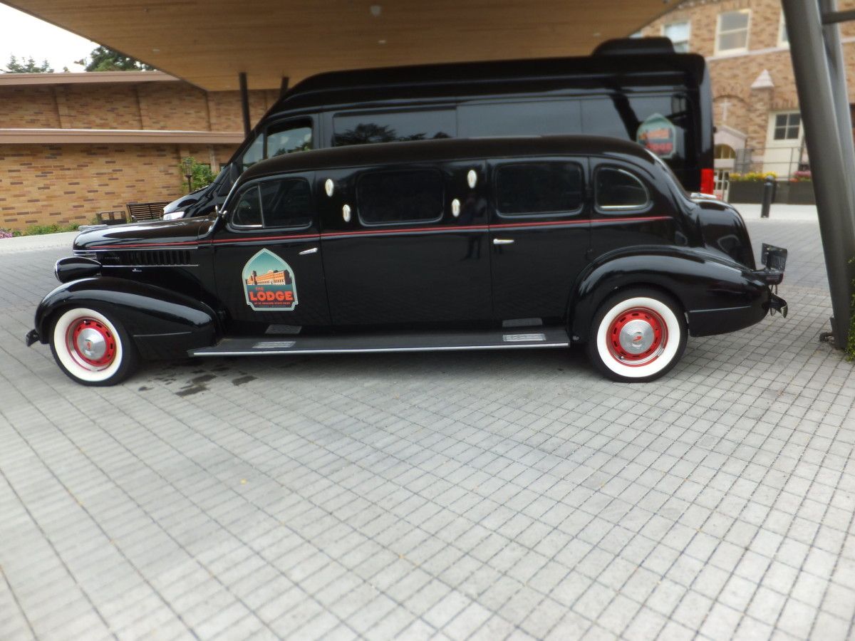 What a great shot by staxman, of two hotel shuttles at The Lodge at St. Edward State Park on Lake Washington in Kenmore, WA. The vintage one is a 1938 [&hellip;]